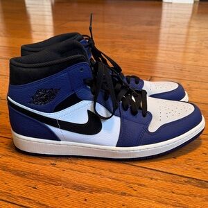 Air Jordan 1 Retro Mid